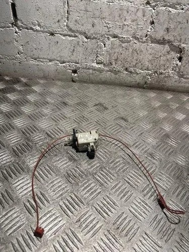 AUDI A6 4F2, C6 Motor für Tankdeckelverriegelung 4F0862153 3.20 Petrol 20211683