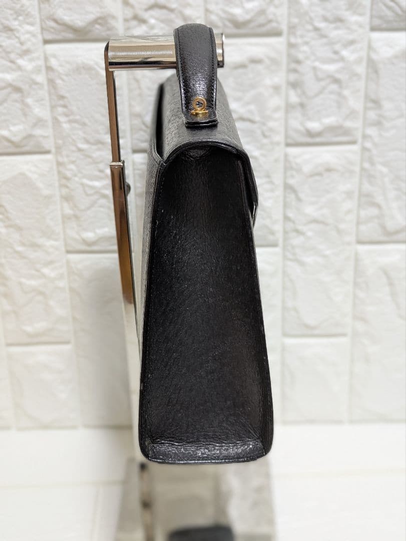 Valentino Garavani Black Leather Shoulder Bag, Elegant, Slightly Used Japan thumbnail 4