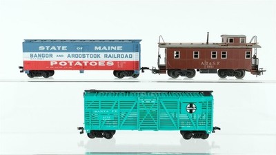 Bachmann/Unbekannt H0 Konvolut Viehtransportwagen ''Santa Fe'' Gedeckter Güterwage