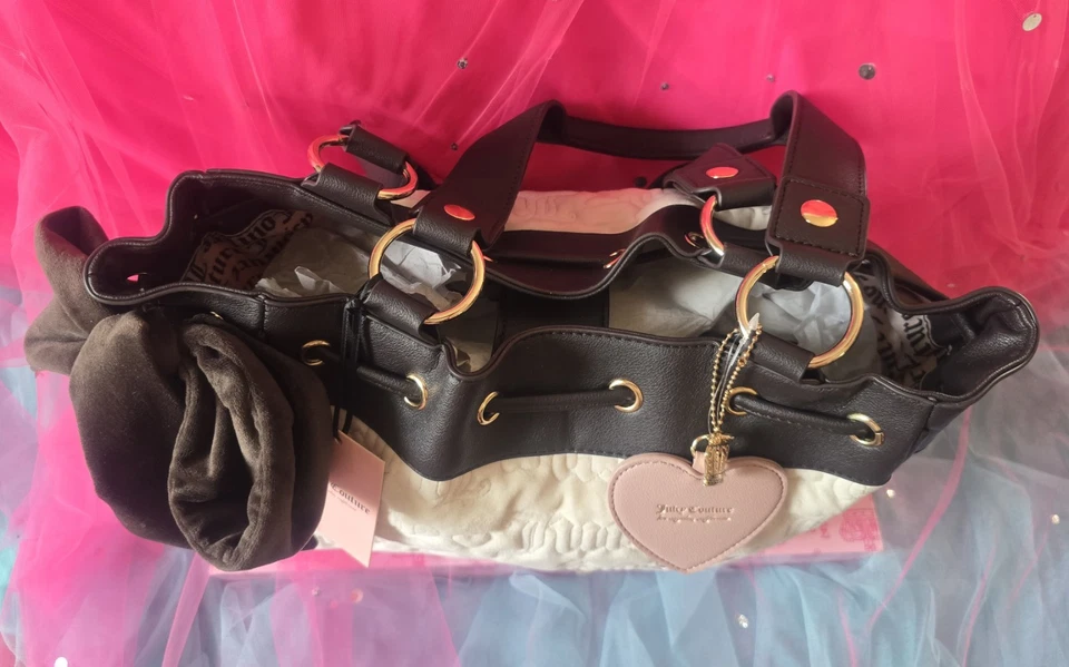 Bolso de Mano Juicy Couture Vintage Dreams Daydreamer con Dije de Corazón Foto 2 de 4