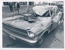 1966 Photo Damaged Car Debris Workers Parking Lot OH License Transportation