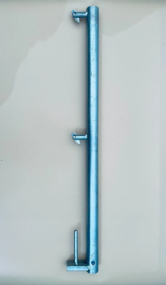 BAUSTOFFE Geländerpfosten Stahl mit Belagsicherung für Plettac, Müba Fix, Hünnebeck