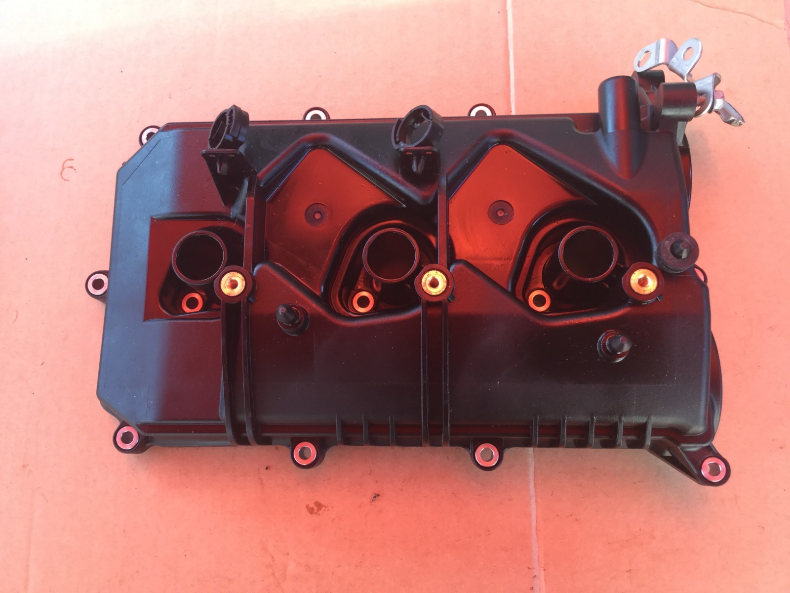 2011 Yamaha 300HP CYLINDER HEAD COVER 6CB111910200 4STROKE eBay