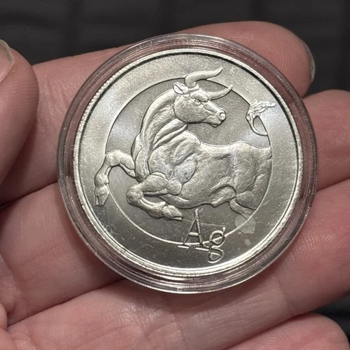 2014  1oz .999 Silver GSM Silver Shield Bull Round in a Capsule