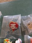 9 Vintage Novelty/Ski Pins•bunny•Snoopy•marlboro•Mars•better Lovers•jackalope  — photo 6