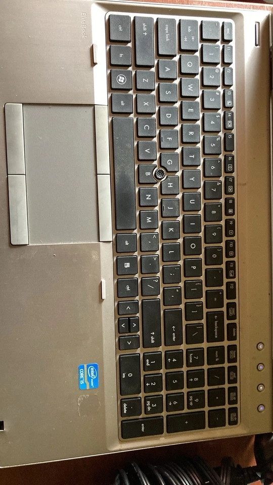 HP Elite Book 8560p14.9 pulgadas La CPU es una GPU Intel I5-2550M y Redeon HD5470M Foto 3 de 4