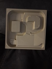 Lego part 6092pb03 Baseplate Raised 32x32 Three Level Slate Ramp 5978 Adventurer