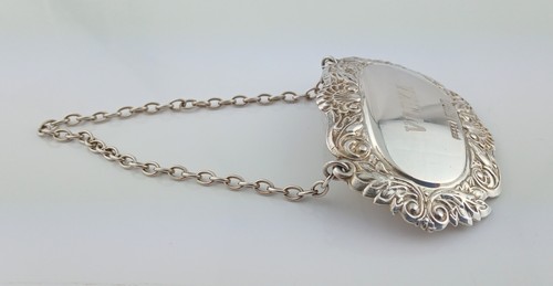 VINTAGE REPOUSSE SILVER SHELL & SCROLL VODKA DECANTER LABEL HM B'HAM 1985 12.2g - Picture 7 of 9