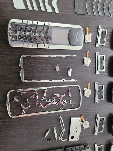 Vertu Signature M genuine parts - Picture 2 of 11