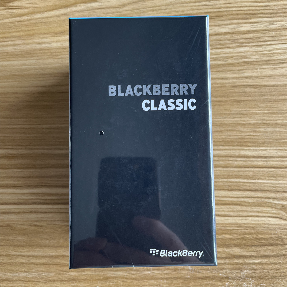 BlackBerry ブラックベリー Q20 Classic クラシック　黒 Amazon.com: BlackBerry Classic Factory Unlocked Cellphone