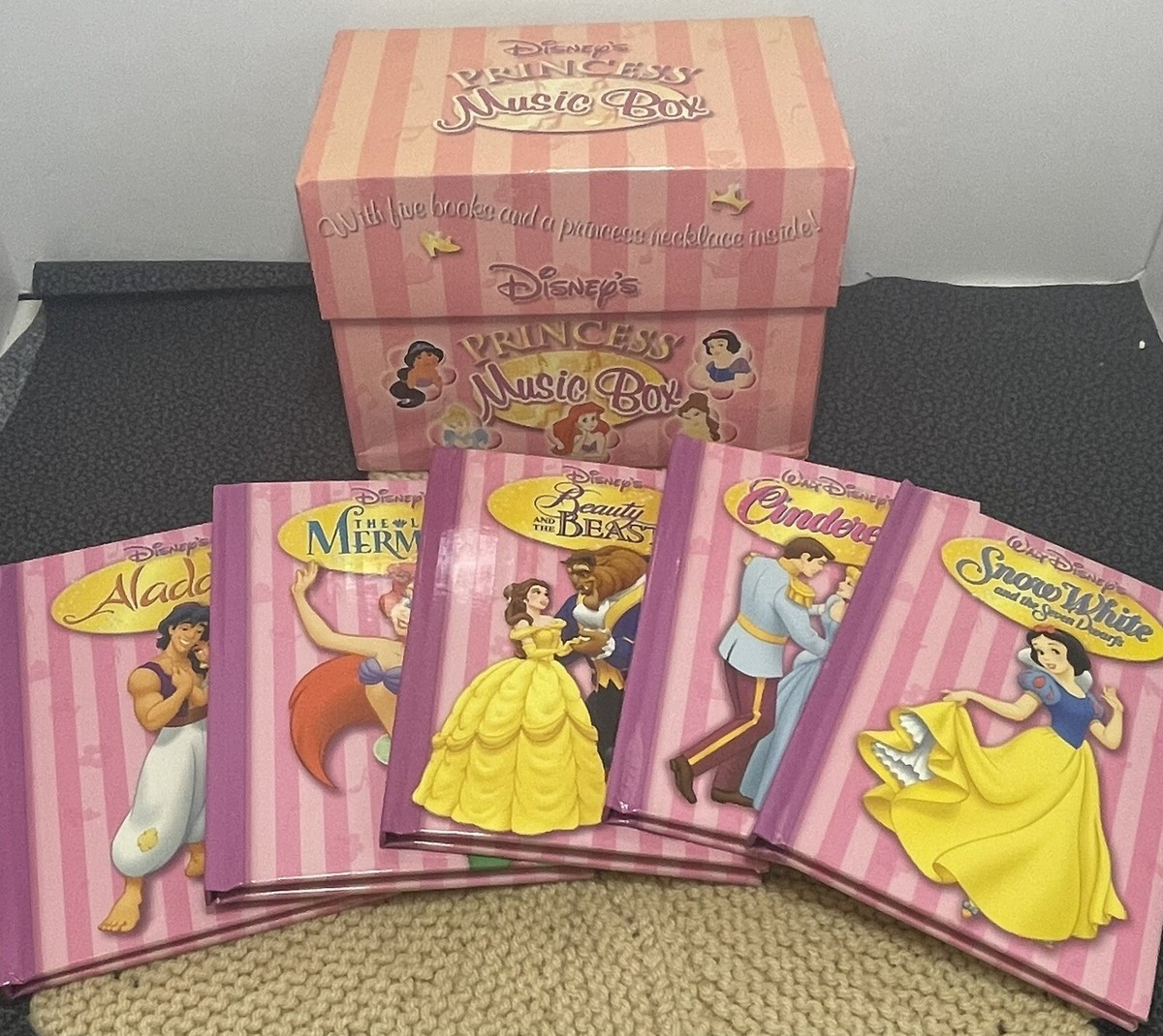 DISNEY'S Princes Music Box With 5 Storybooks And Necklace. | eBay