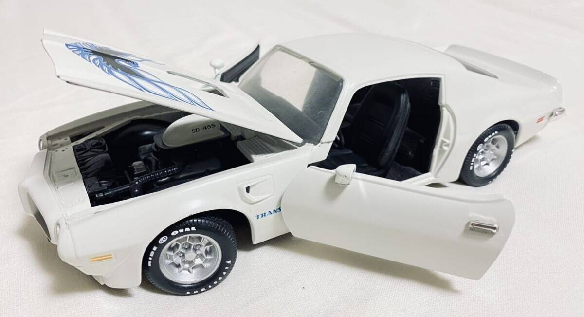 トランザム ホワイト 1/18スケール 1/18 GM FIREBIRD TRANSAM 1973 ファイアバード トランザム 1973 白