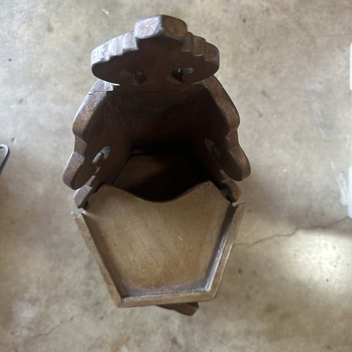 Antiker rustikaler verzierter geschnitzter bemalter Puppenständer aus Holz um 1800 Americana - Bild 8 von 13