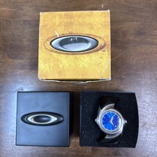 Reloj Oakley Crush Vintage Y2K Para Hombre Esfera Azul Batería Nueva 8" Con Caja y Estuche