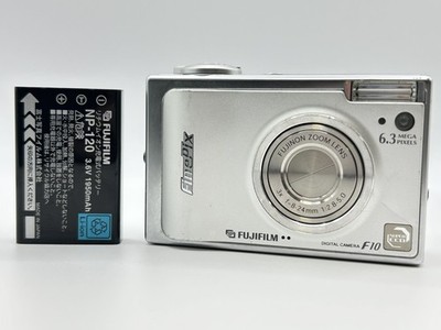 [Excellent] Fujifilm FinePix F10 6.3MP Compact Digital Camera Silver From Japan