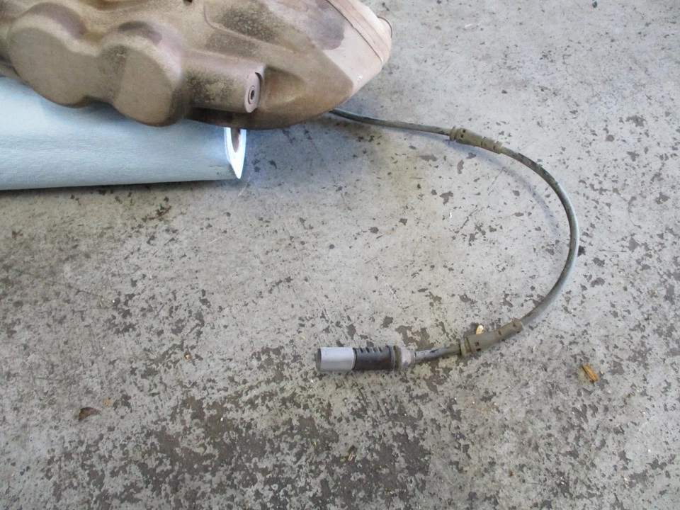 12-16 BMW F30 OEM M Performance Front Left and Right Caliper Brakes Unpainted - Image 2 of 4