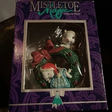 MM /NON ENESCO CHRISTMAS ORNAMENT: SANTA MOUSE & SLEEPING MOUSE ON WREATH NEW