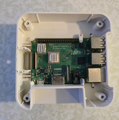 Raspberry Pi 3 Model B+ (Broadcom BCM2837, 1.2 GHz, 1 GB RAM) WITH CASE