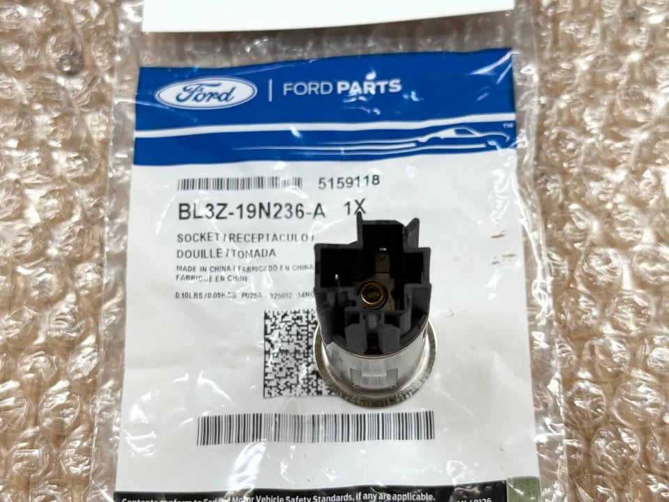 12v Auxiliary Power Point Outlet Socket for Ford Lincoln Mercury BL3Z19N236A OEM - Image 3 of 4