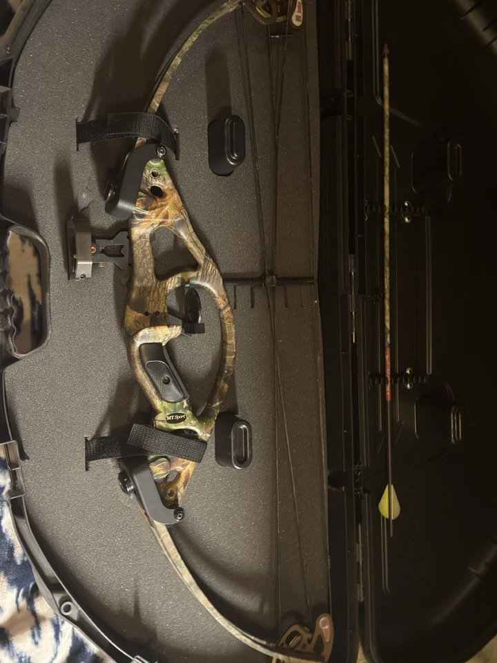 Hoyt MagnaTec ZR200 Left Handed Compound Hunting Bow 10-60 Lbs. - Image 2 of 4