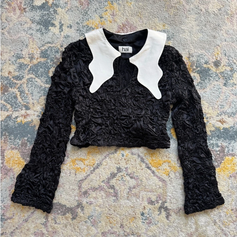 HAI Silk Textured Blouse & Pant SET Foto 2 de 4