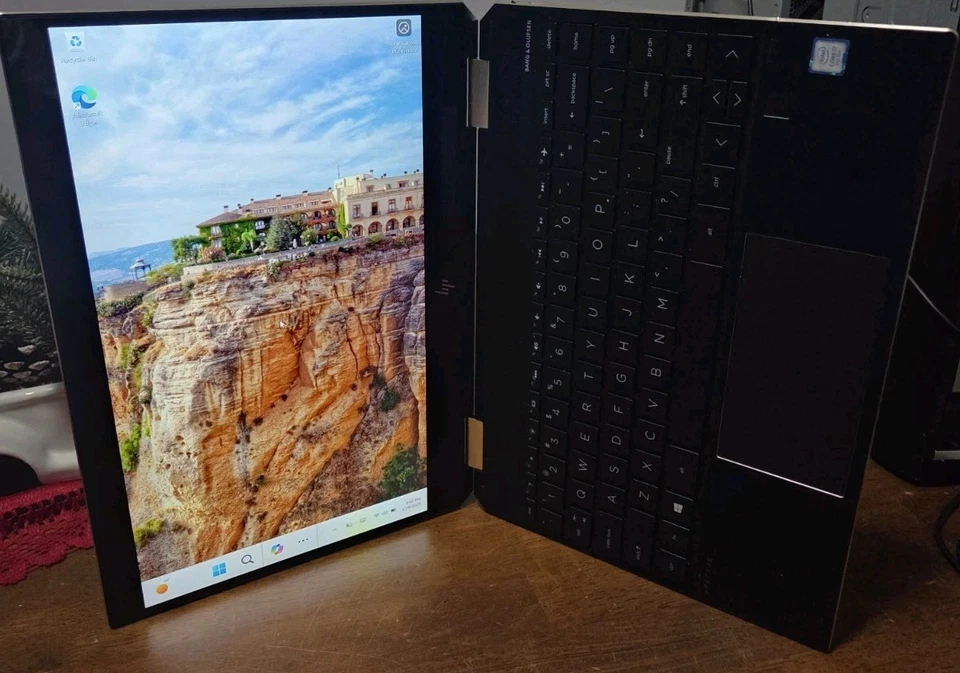 HP Spectre x360 Pantalla Táctil Convertible i7-8565U, 16GB RAM, 512 SSD, Win11 Home Foto 4 de 4