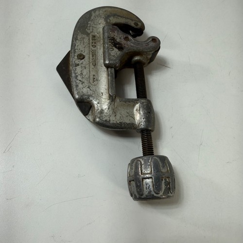 Ridgid Tools No. 20 Heavy Duty  Screw Feed Tubing Cutter For 5/8" - 2 1/8"