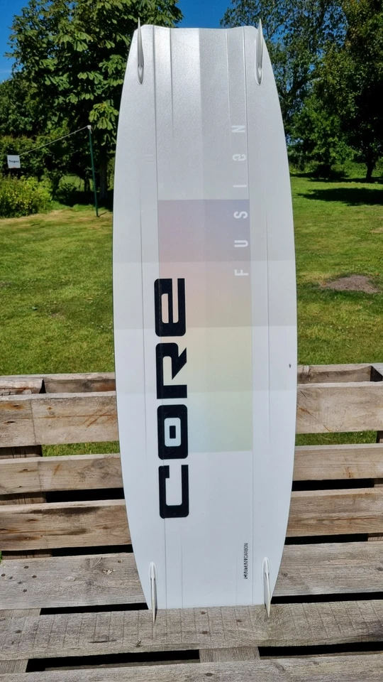 Core Fusion 5 - 144x43 cm - Carbon Kiteboard inklusive Bindungen - Gebraucht - Bild 4 von 4