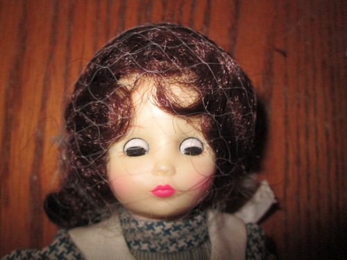 Vintage IDEAL 8" Vinyl Doll * 1982 * pre owned - Imagen 3 de 7