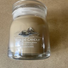 Image of Yankee Candle Amber Sandalwood - medium -  double wick