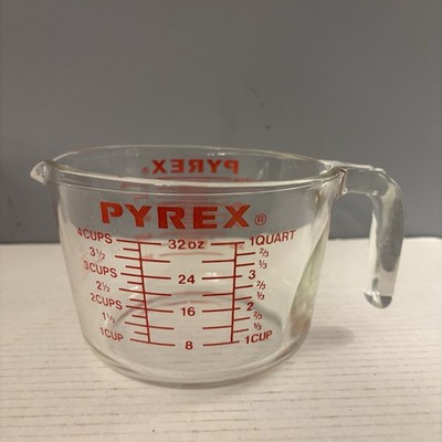 Vintage Pyrex 532 4 cup 1 Quart 32 oz Measuring Cup Red Block Letter D-Handle