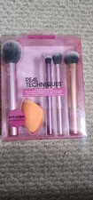 Real Techniques Everyday Essentials Brush Set...
