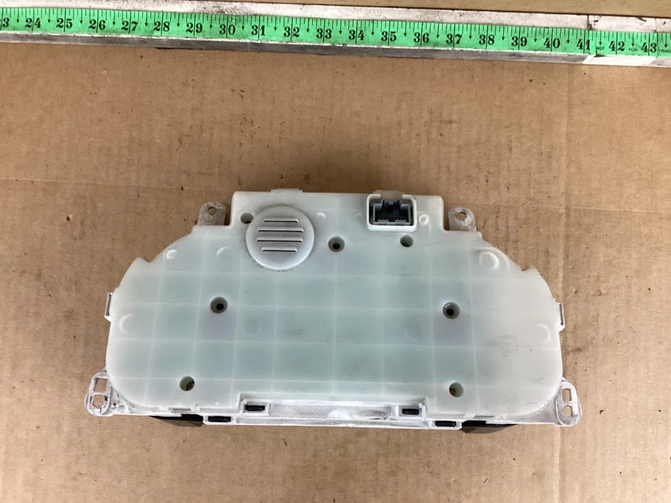 2005 - 2010 Chevrolet Cobalt Speedometer Instrument Cluster - Image 4 of 4