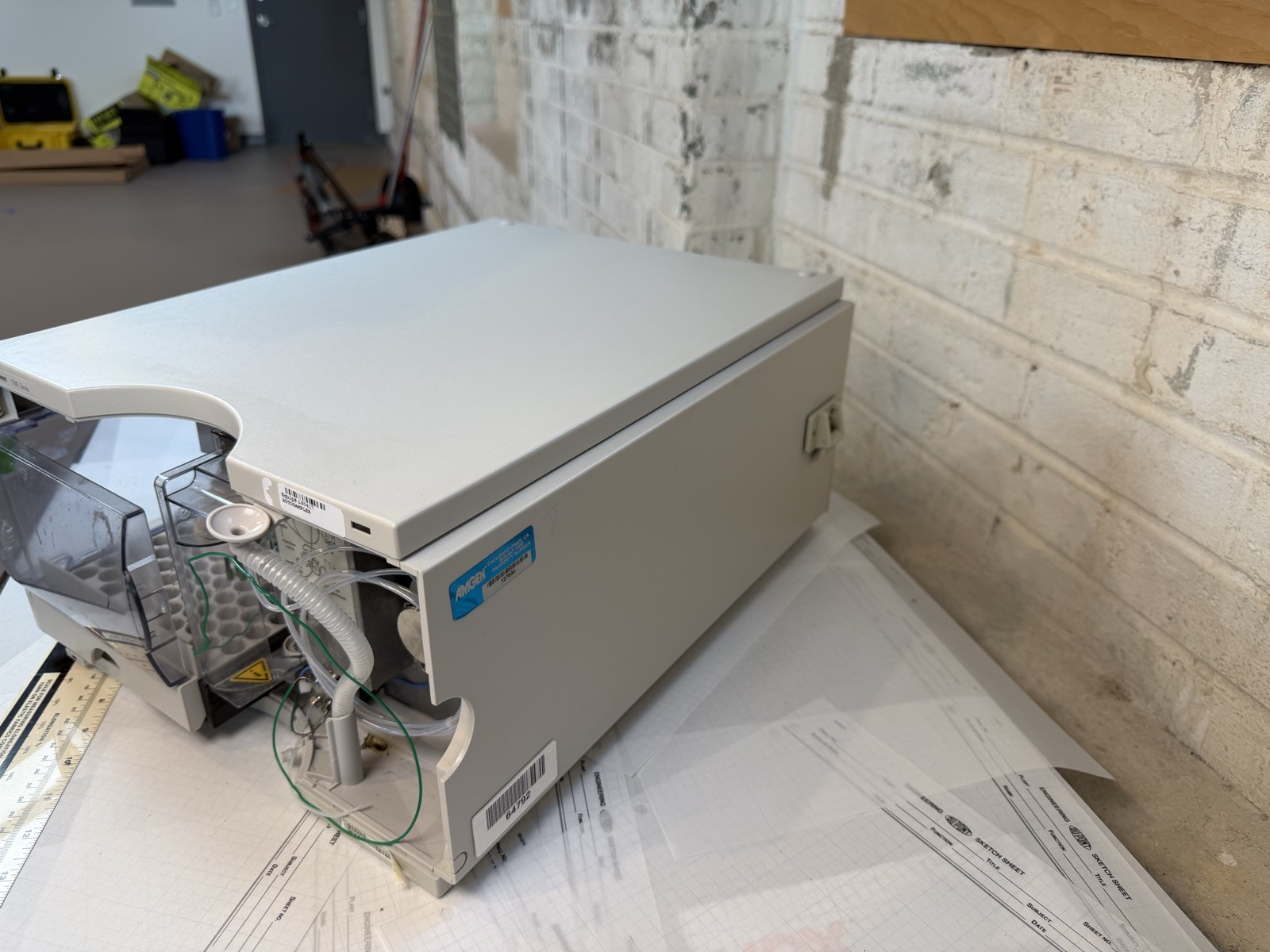 Agilent 1100 G1329A Autosampler ALS HPLC S/N DE14908984 — Powers On
