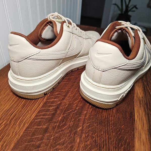 Nike Air Force 1 Luxe Pecan - Talla 9.5 - Lanzamiento Limitado '21 / Sin Caja 5