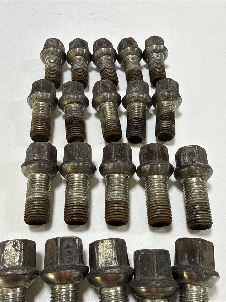 AUDI A3 QUATTRO 2015-2020 JUEGO DE 20 TORNILLOS TUERCA LLANTA DELANTERA O TRASERA OEM Foto 4 de 4