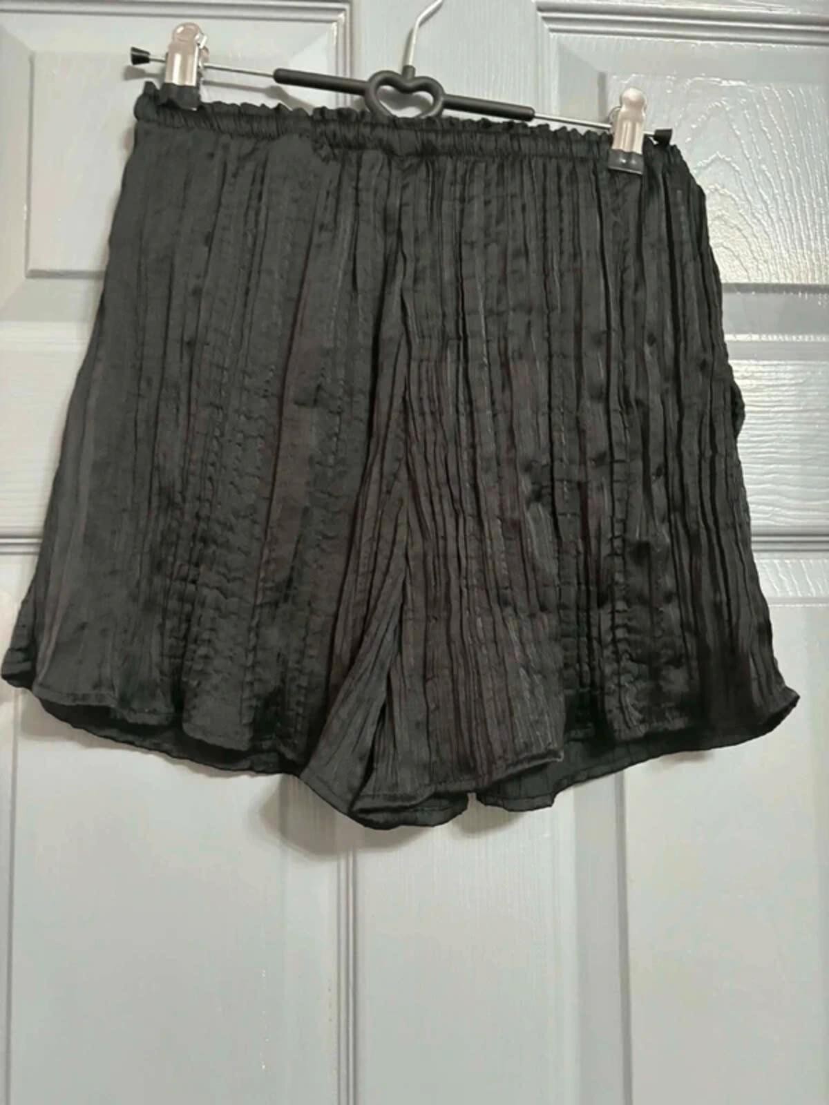 H&M Black Satin Plissé Shorts Size XS image 2