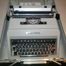 Olivetti Studio 45 Typewriter Made In Barcelona Spain 1972 with Case Tested
