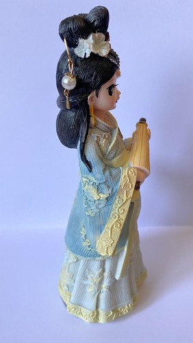 LOVELY ANIME ORIENTAL JAPANESE GIRL RESIN ORNAMENT FIGURE IN KIMONO - Picture 2 of 6