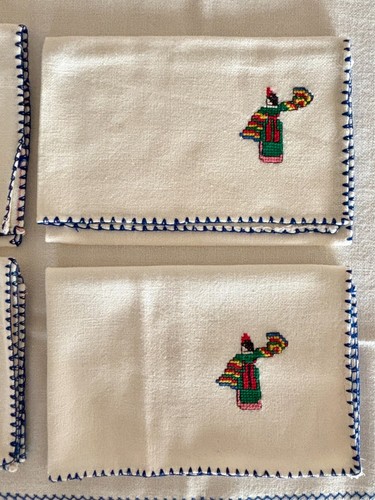Embroidered Tablecloth & 8 Napkins w/ Scenes of Korean Women & Children – New! - Bild 5 von 19