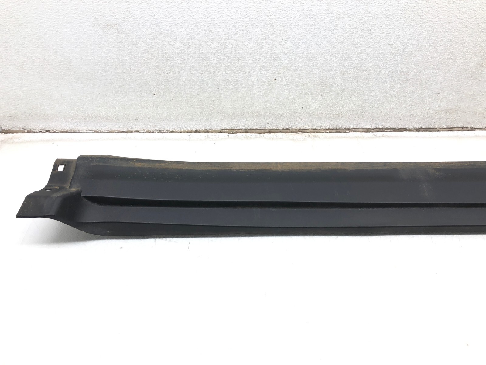 2017-2020 MASERATI LEVANTE LEFT DRIVER SIDE SKIRT ROCKER PANEL MOLDING OEM