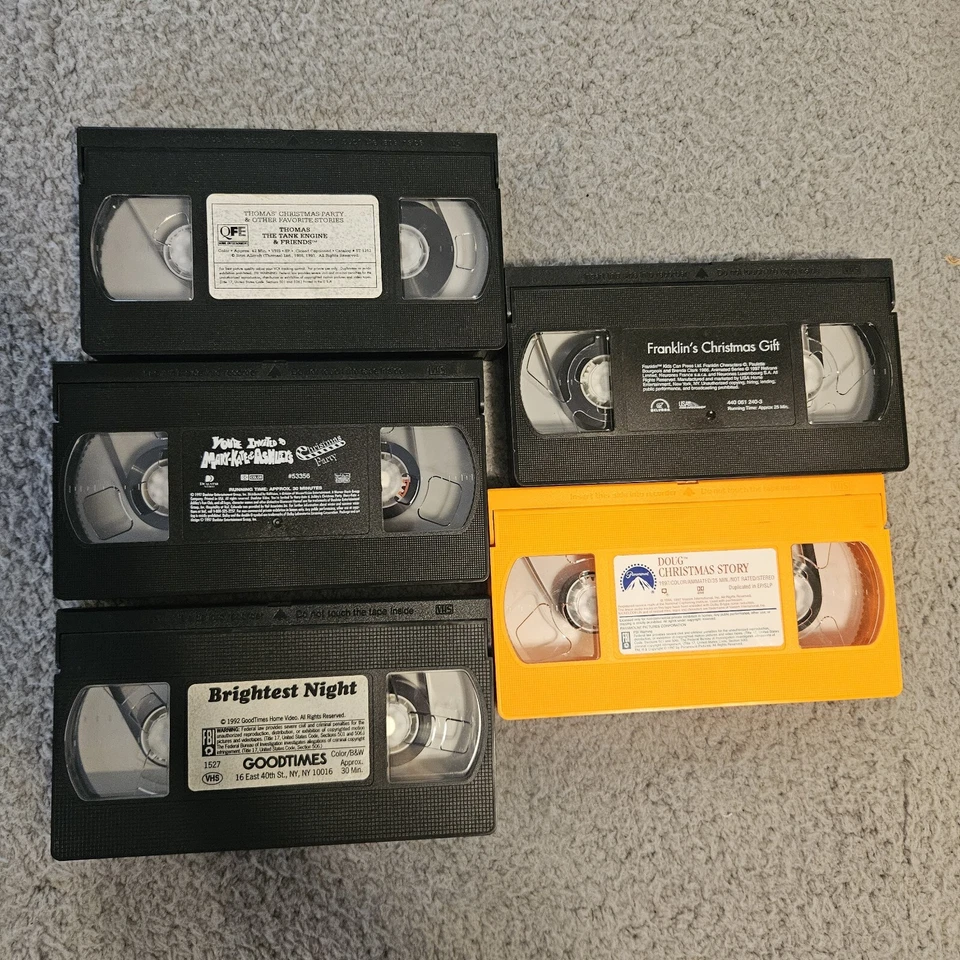 Lot of 8 Christmas Kids VHS Veggie Tales Thomas Pooh Mary Kate Franklin Doug - Image 3 of 4