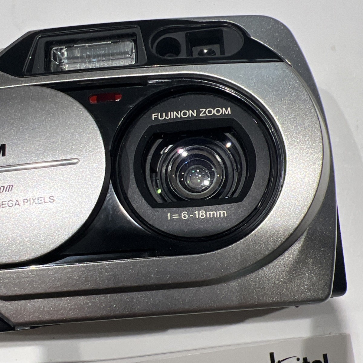 Vintage Fujifilm FinePix 1400 Zoom Digital Camera 1.3MP 3X Optical