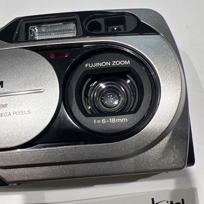 Vintage Fujifilm FinePix 1400 Zoom Digital Camera 1.3MP 3X