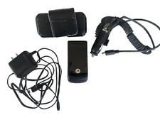 Motorola W260G tracfone flip phone with charger cords and case all original