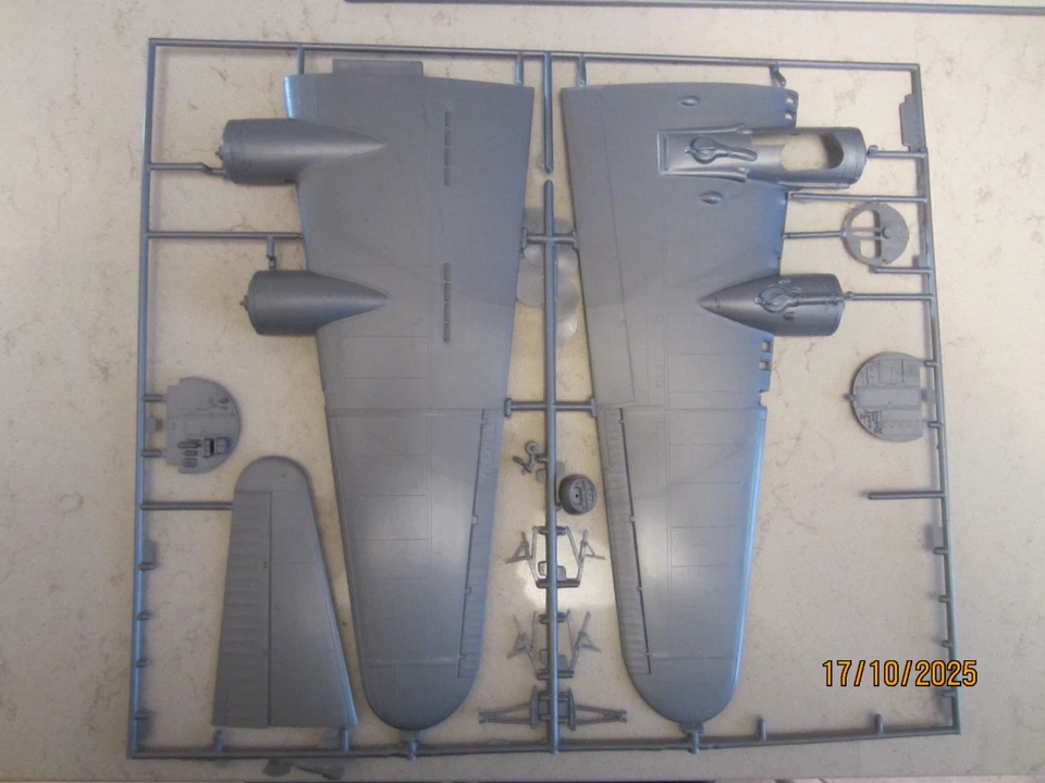 1/48 Revell B-17G Flying Fortress LEGGETE BENE LA DESCRIZIONE - Immagine 3 di 4