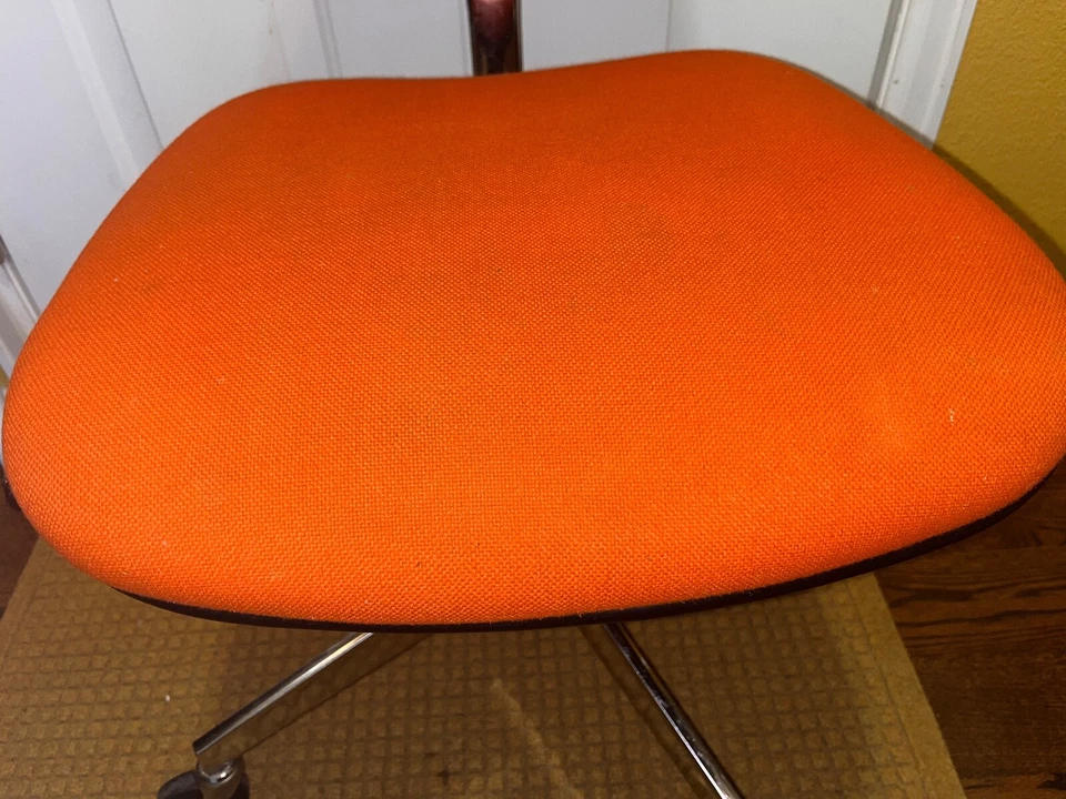 Silla de oficina giratoria enrollable moderna de mediados de siglo Steelcase naranja cromada vintage Foto 4 de 4