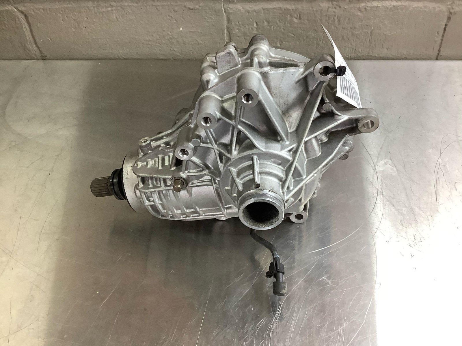 2017-2020 MASERATI LEVANTE 3.0L FRONT DIFFERENTIAL CARRIER 6700321830 OEM
