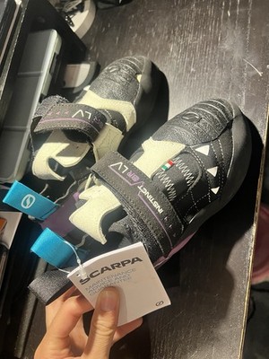 BRAND NEW scarpa instinct VSR purple climbing shoe