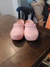 CROCS Women's Mercy Slip Resistant Work Clogs Size W7 PINK